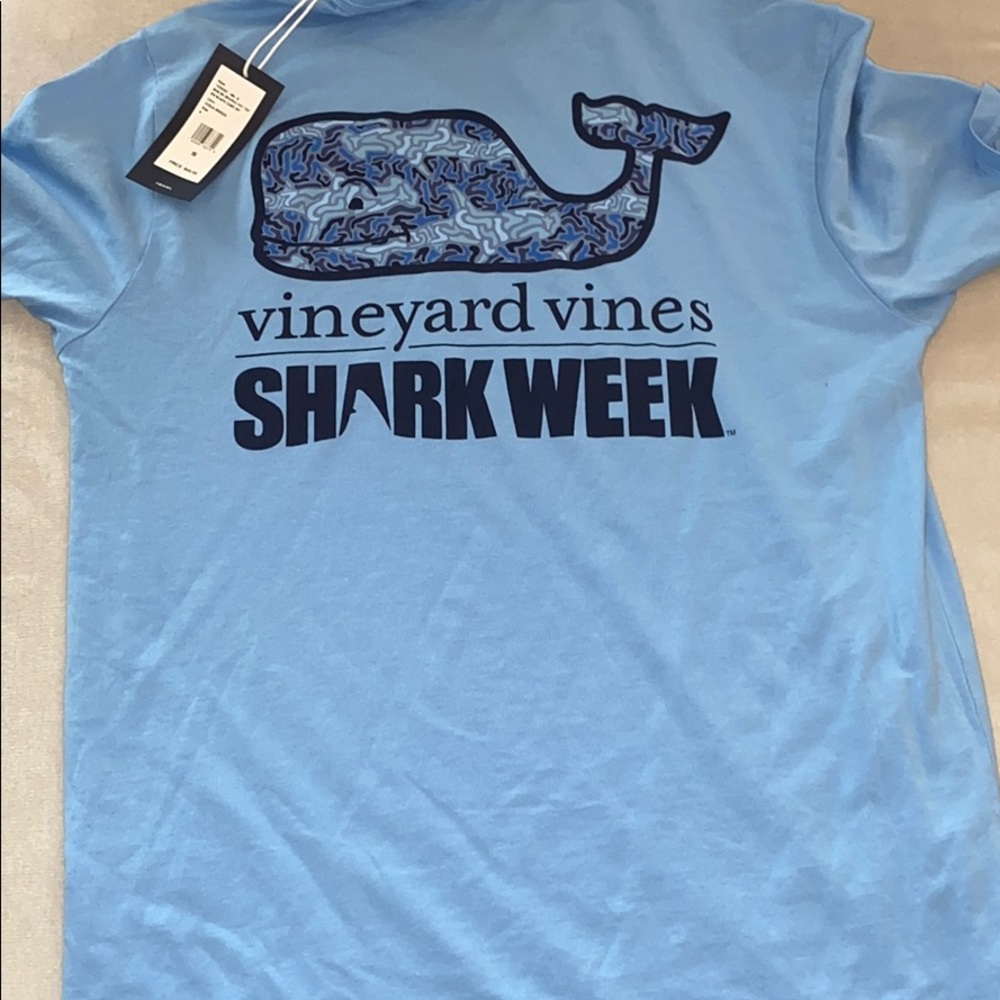 Men’s vineyard vines shark week shirt size sm